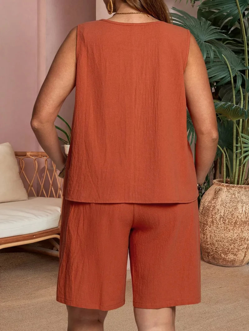 Stylish Round Neck Sleeveless Top And Short Set - Image 9