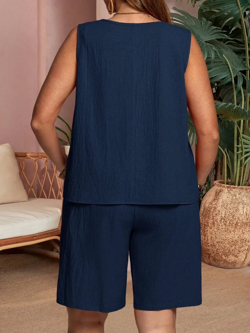 Stylish Round Neck Sleeveless Top And Short Set - Image 3